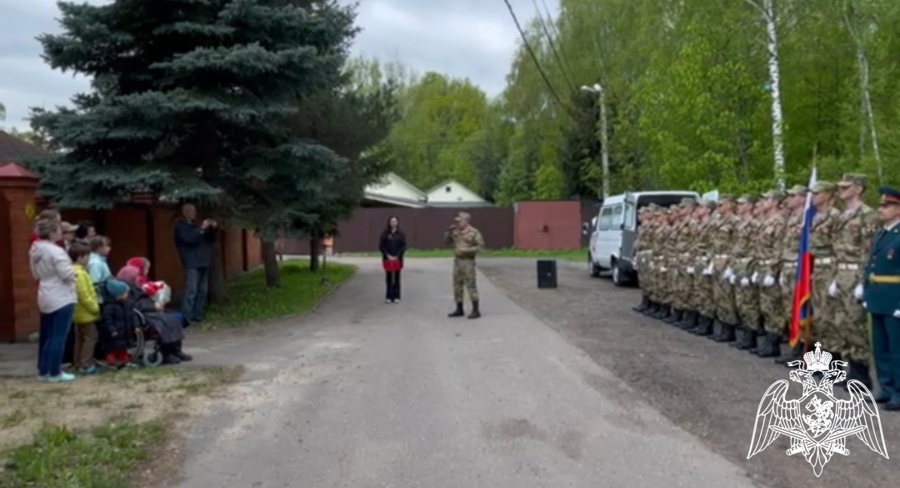 Военно-патриотическая акция «Парад у дома Ветерана»