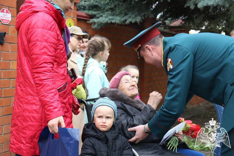 Военно-патриотическая акция «Парад у дома Ветерана»