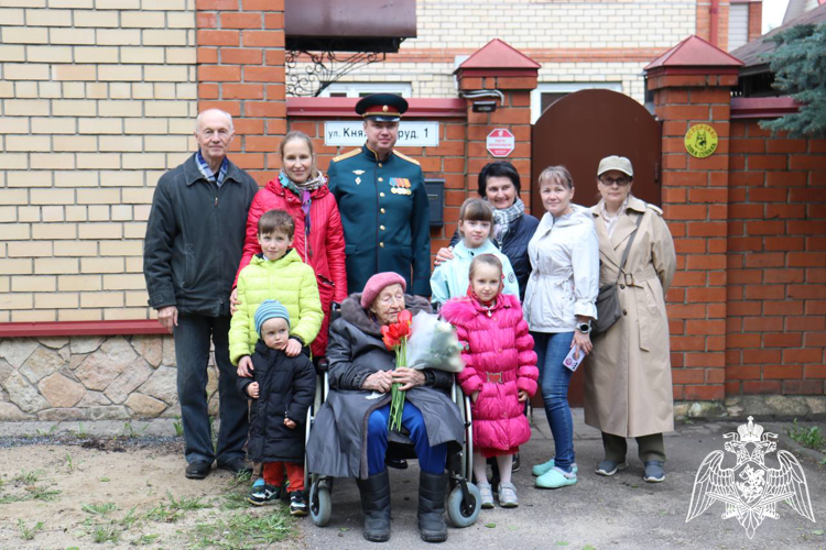 Военно-патриотическая акция «Парад у дома Ветерана»