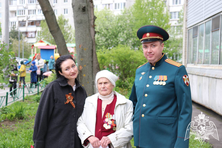 Военно-патриотическая акция «Парад у дома Ветерана»
