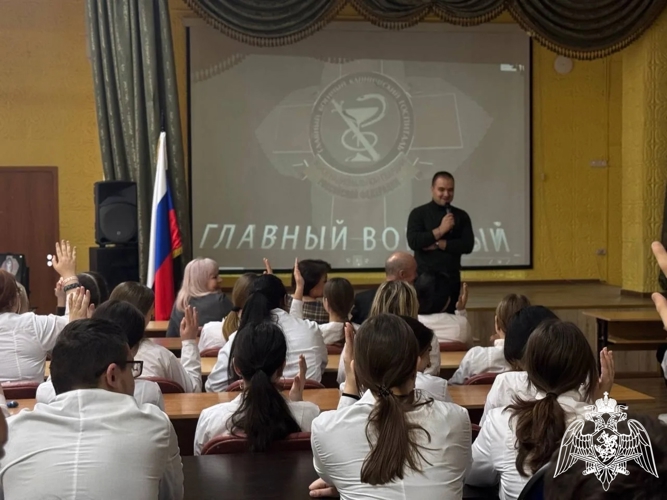 Встреча офицеров и ветеранов госпиталя со студентами медицинского колледжа 