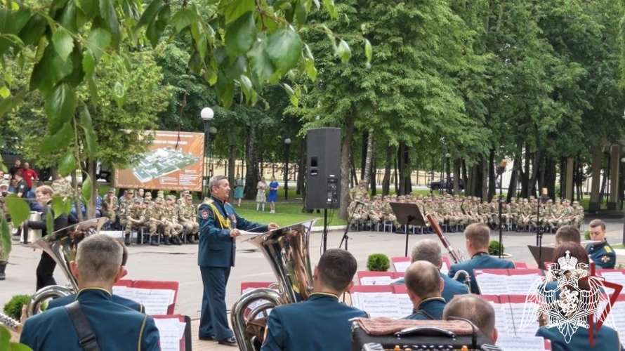 Представители центрального аппарата Росгвардии совместно с АНО «Победоносец» поздравили раненых бойцов с Днем России в Главном госпитале ведомства