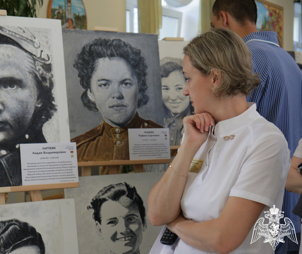 В госпитале прошла уникальная художественная выставка  «Прекрасный полк»