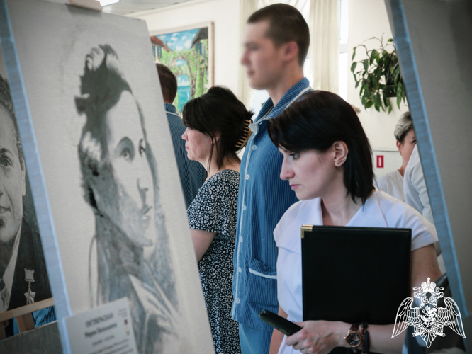 В госпитале прошла уникальная художественная выставка  «Прекрасный полк»